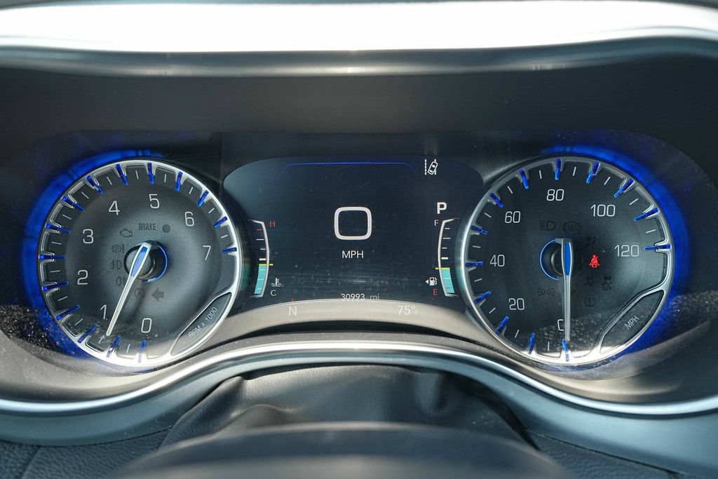 Used 2025 Chrysler Pacifica Limited FWD image 35