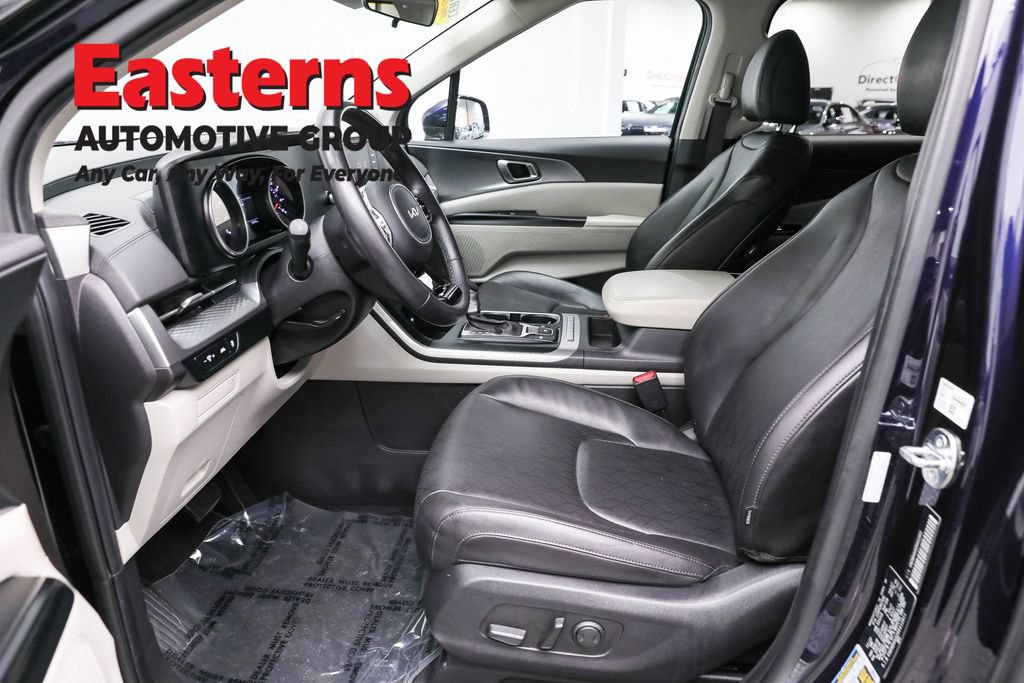 Used 2024 Kia Carnival LX FWD image 14
