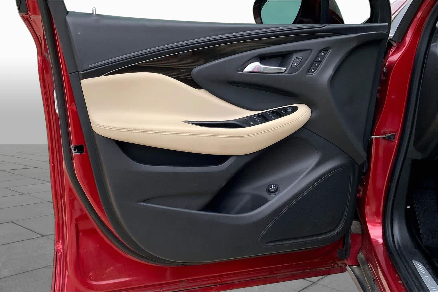 Used 2019 Buick Envision Essence FWD image 20