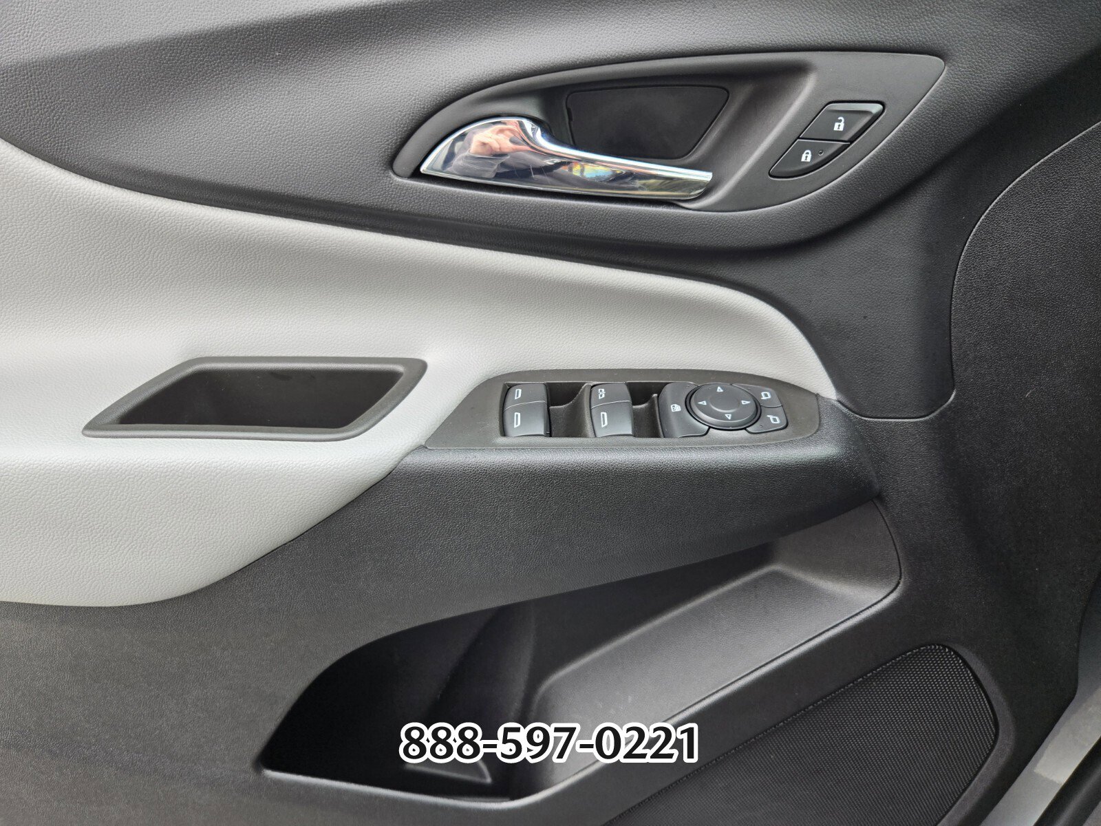 Used 2023 Chevrolet Equinox LT image 32