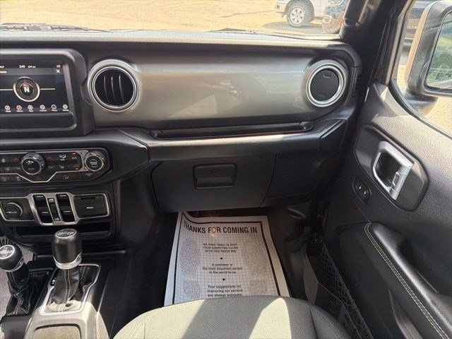 Used 2018 Jeep Wrangler Unlimited Sahara AWD/4WD image 22