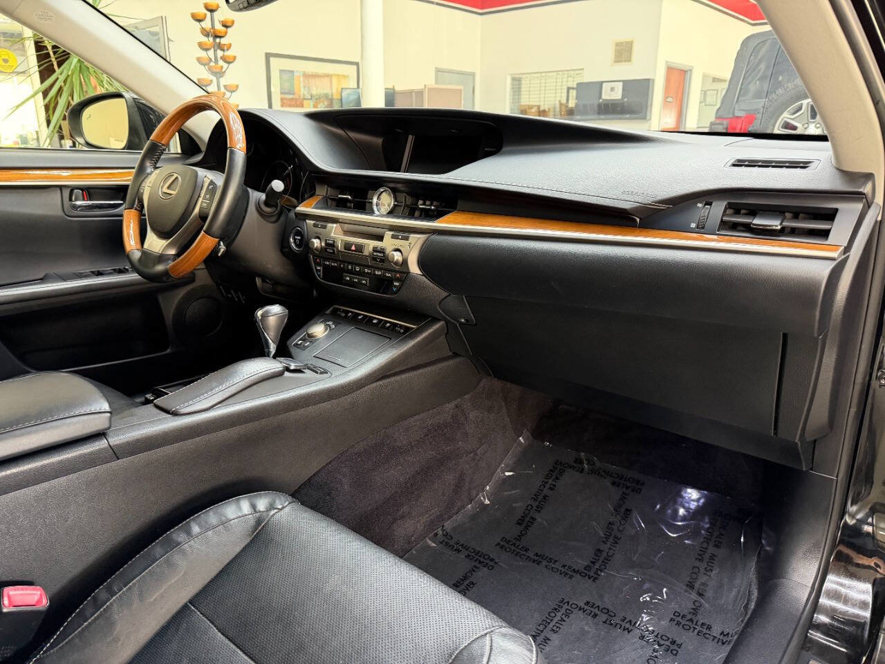 Used 2015 Lexus ES 300h w/ Navigation System Package FWD image 18