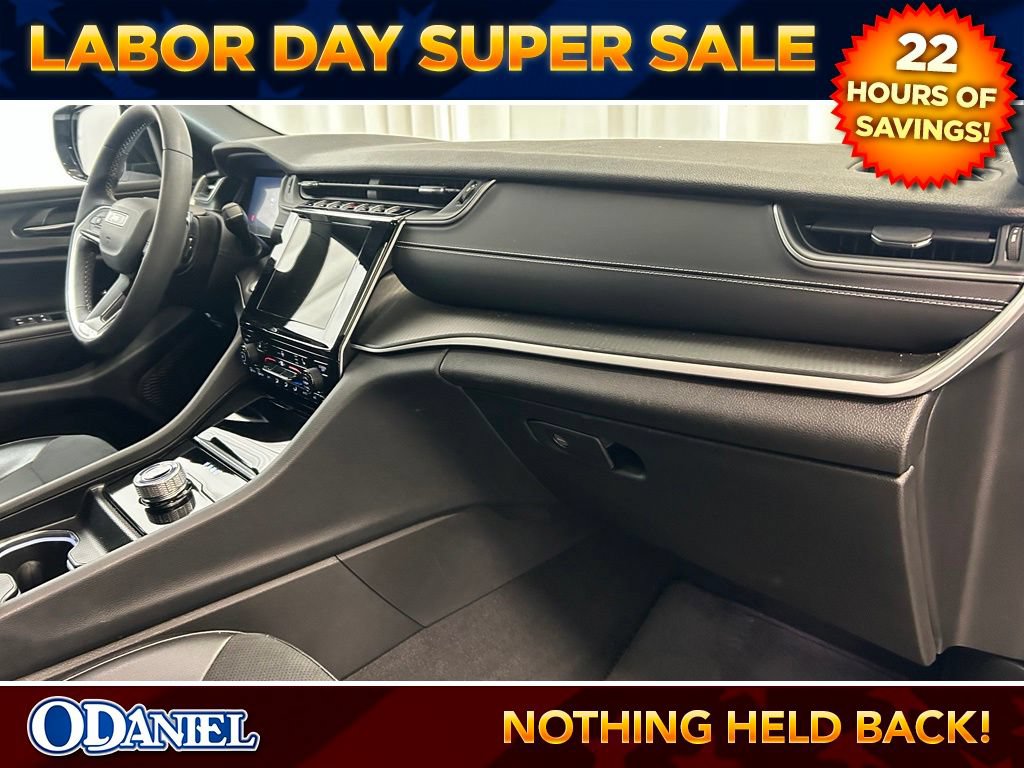 Used 2024 Jeep Grand Cherokee L Altitude AWD/4WD image 24