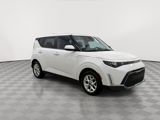 Used 2023 Kia Soul LX w/ Option Group 015 FWD image 13