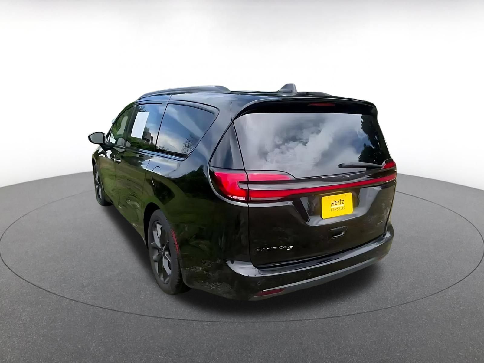 Used 2025 Chrysler Pacifica Limited FWD image 10