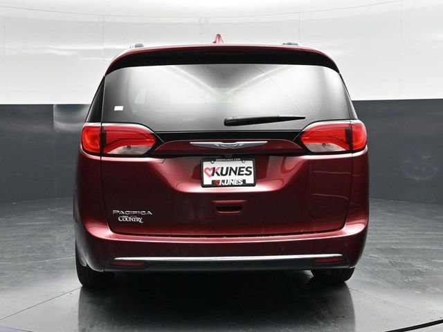 Used 2020 Chrysler Pacifica Touring-L w/ Tire & Wheel Group image 9