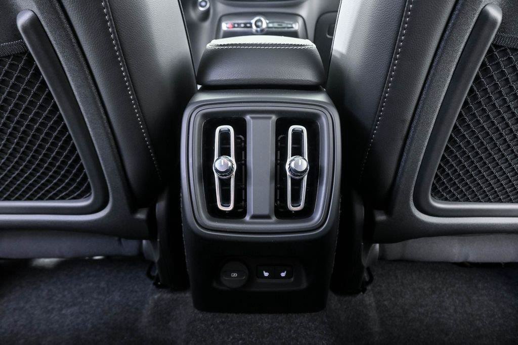 New 2026 Volvo XC40 B5 Plus w/ Protection Package Premier AWD/4WD image 19