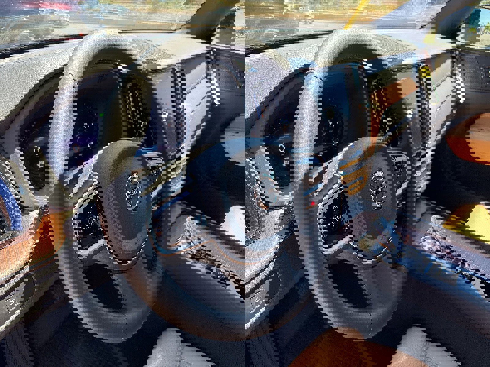 Certified 2025 Volvo XC60 B5 Ultra w/ Protection Package Premier image 22