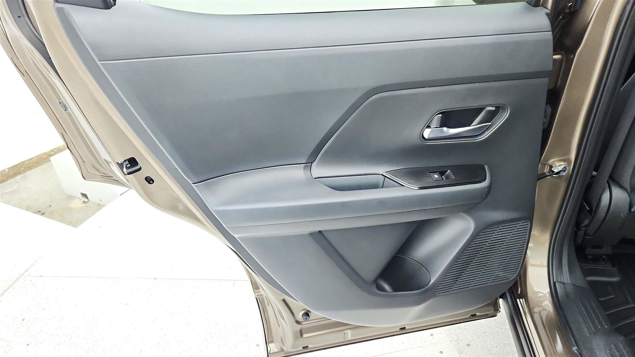 Used 2025 Nissan Kicks SV w/ Charging Package FWD image 23