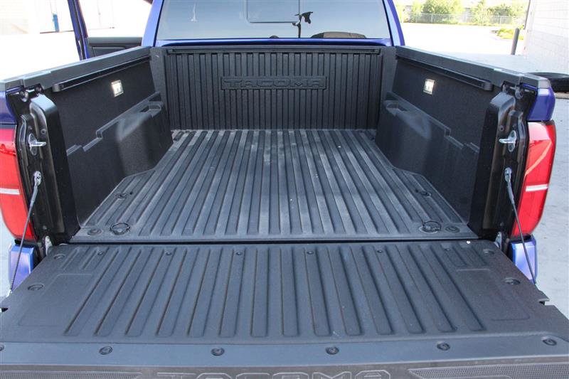 Used 2025 Toyota Tacoma SR5 AWD/4WD image 34