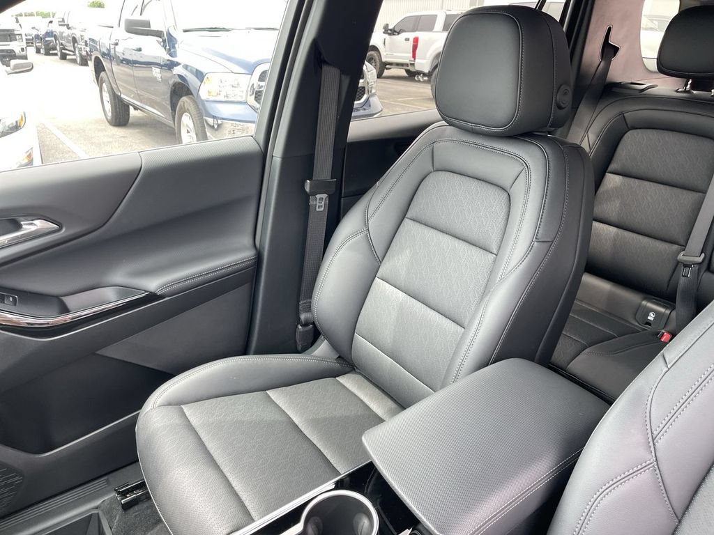 New 2026 Chevrolet Equinox LT w/ Convenience Package II FWD image 24