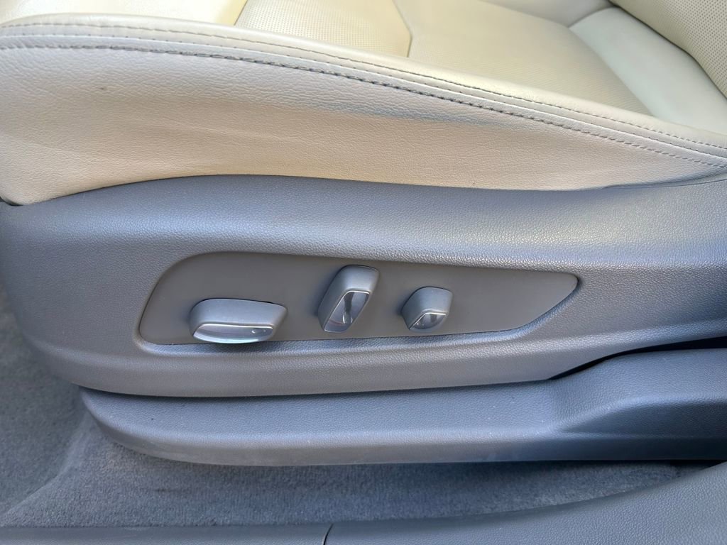 Used 2023 Cadillac XT5 Premium Luxury w/ LPO, Floor Liner Package image 24