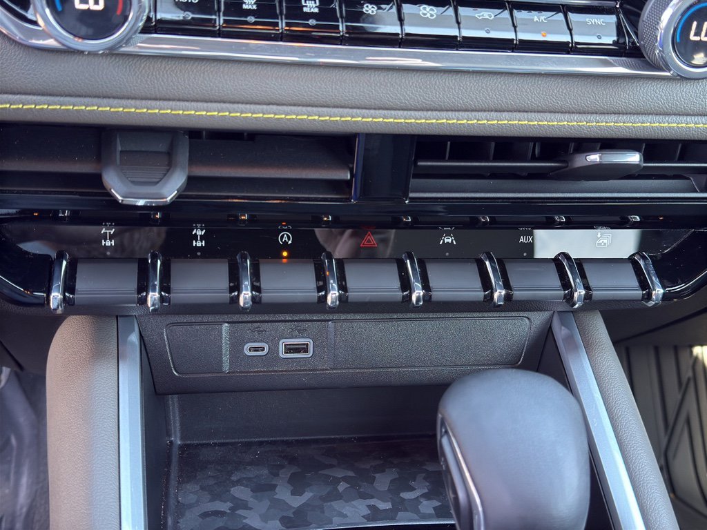 Used 2024 Chevrolet Colorado ZR2 w/ Technology Package image 18