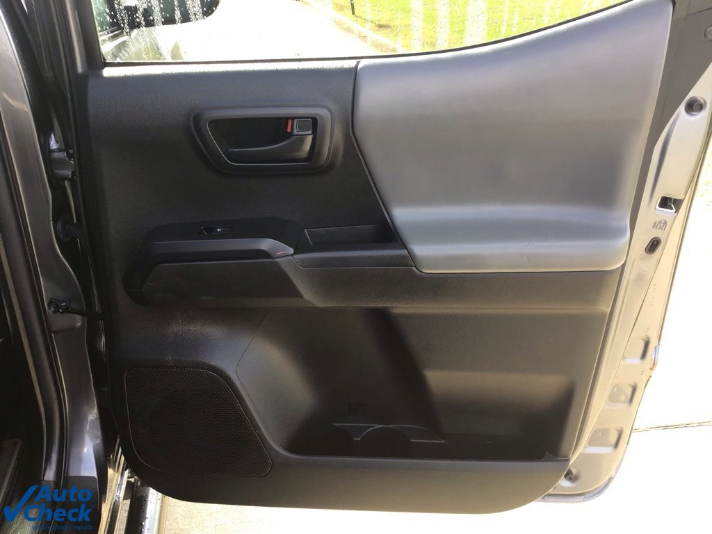 Used 2022 Toyota Tacoma SR image 13