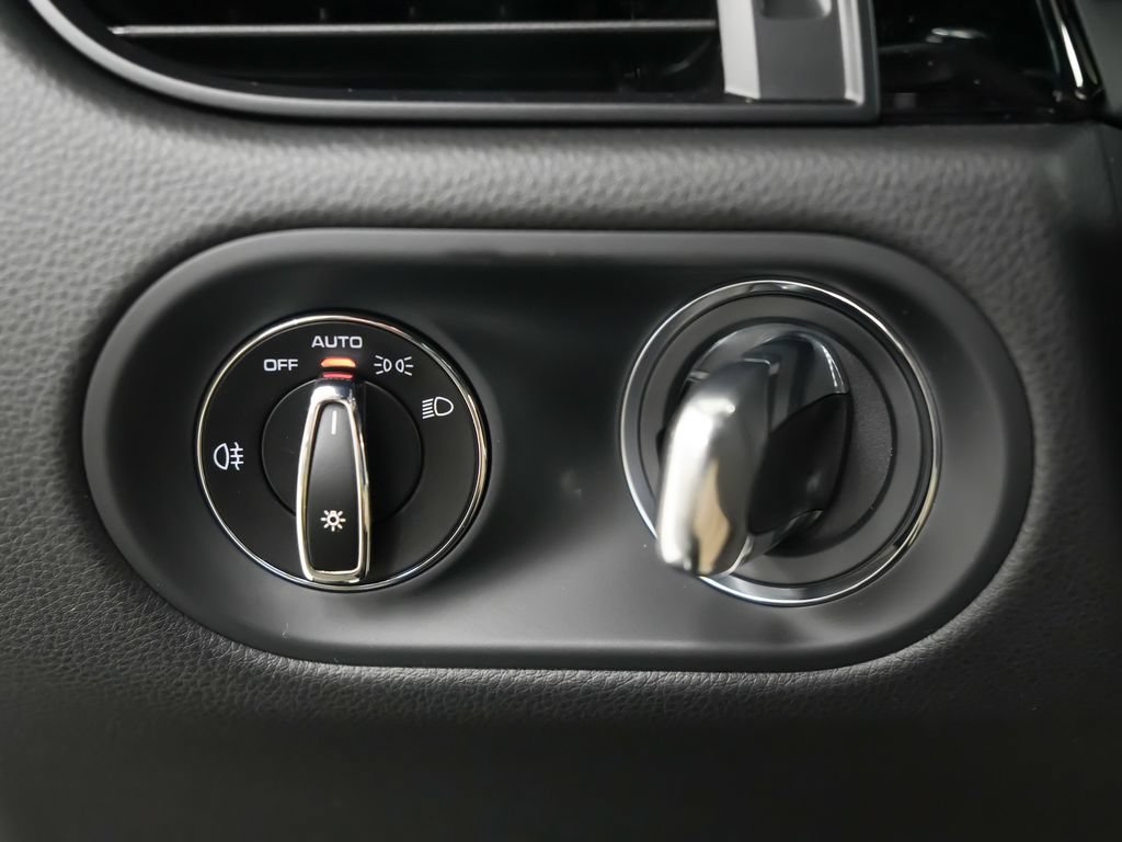 New 2026 Porsche Macan Turbo AWD/4WD image 24