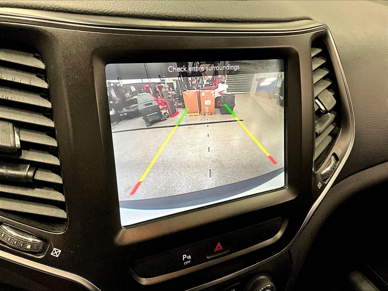 Used 2019 Jeep Cherokee Trailhawk AWD/4WD image 36