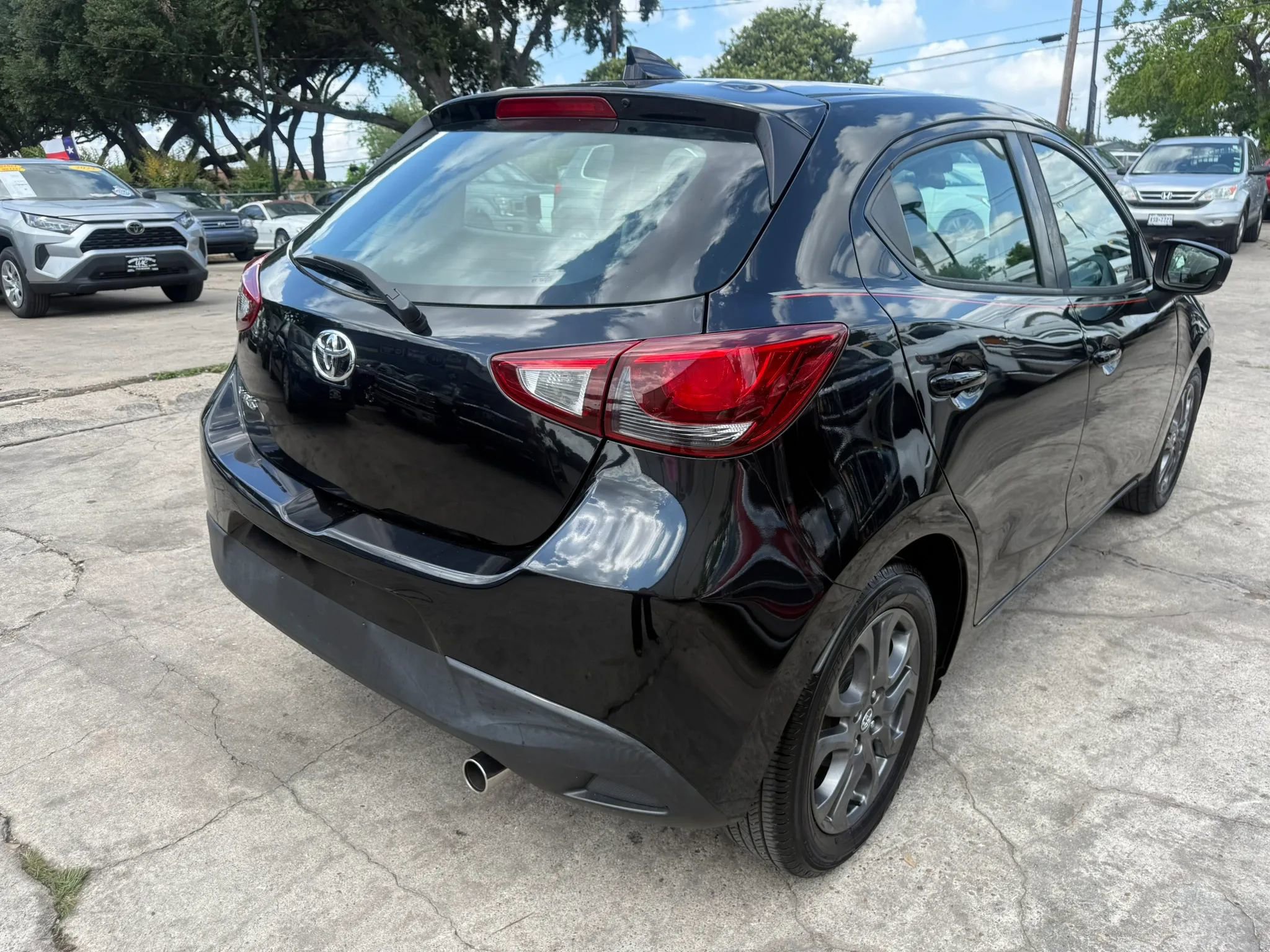 Used 2020 Toyota Yaris LE FWD image 7