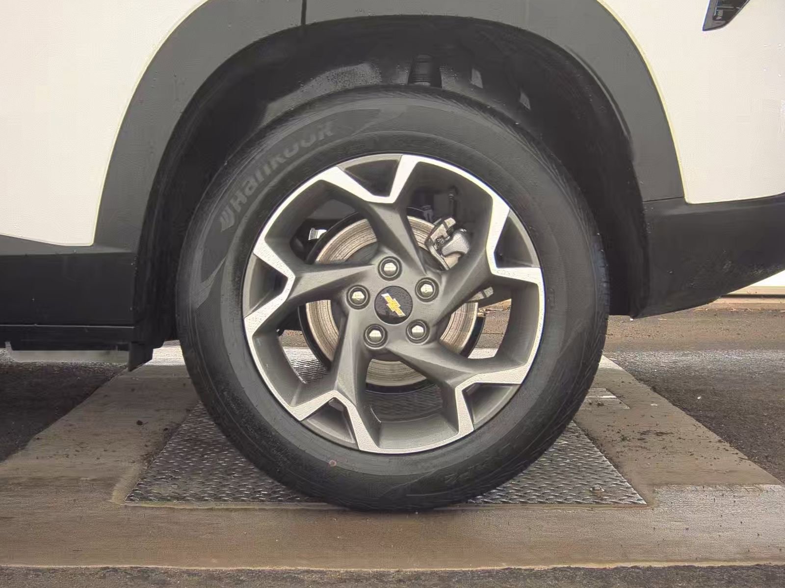 Used 2025 Chevrolet Trax LT w/ LT Convenience Package image 13