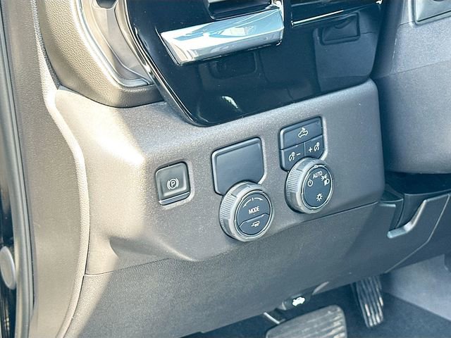 Used 2025 Chevrolet Silverado 1500 LT image 10