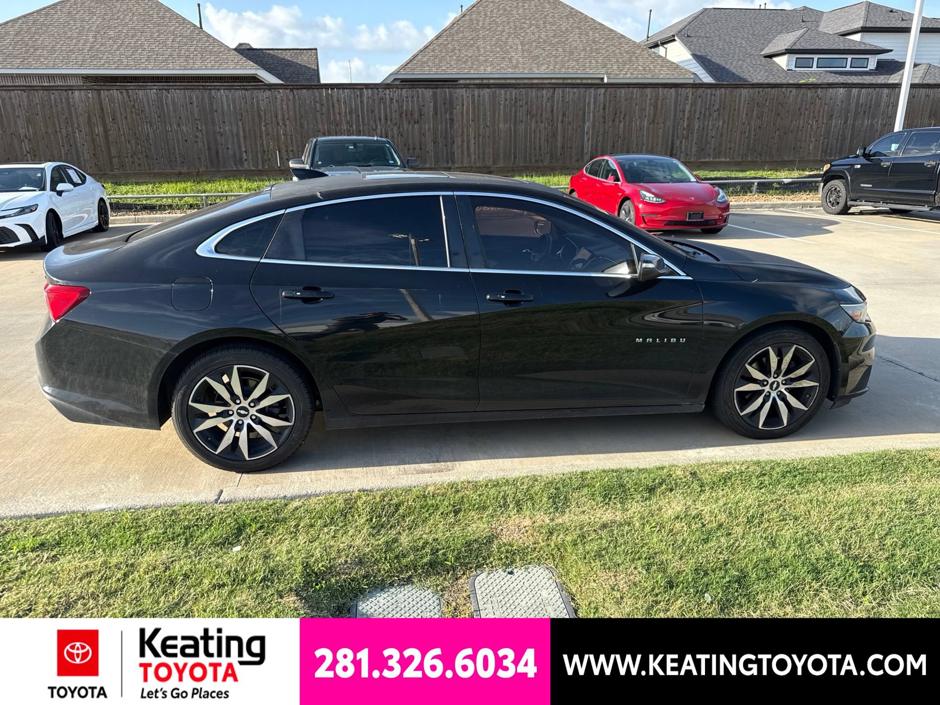 Used 2017 Chevrolet Malibu LT w/ Leather Package FWD image 8