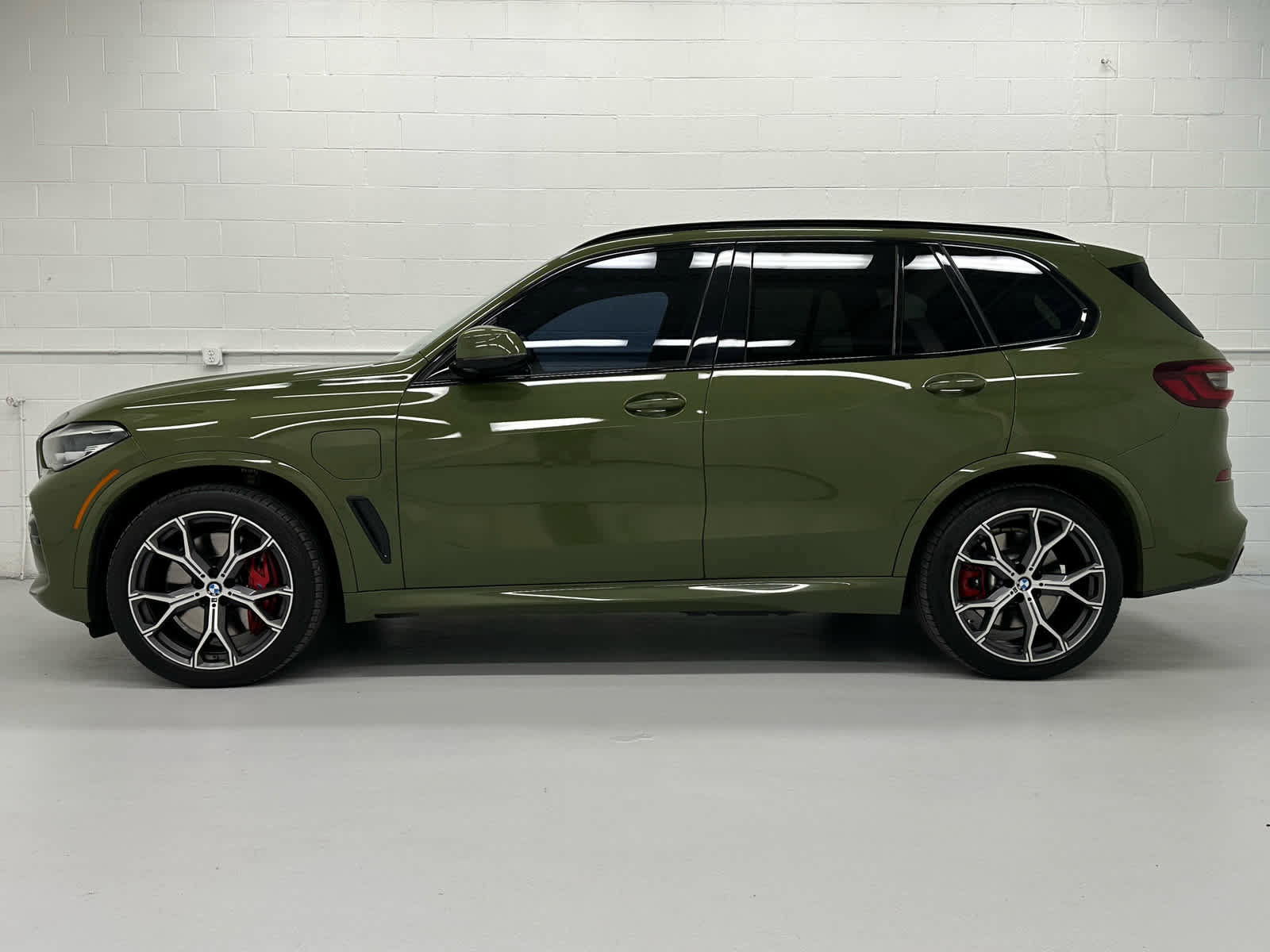 Used 2021 BMW X5 xDrive45e w/ M Sport Package image 3