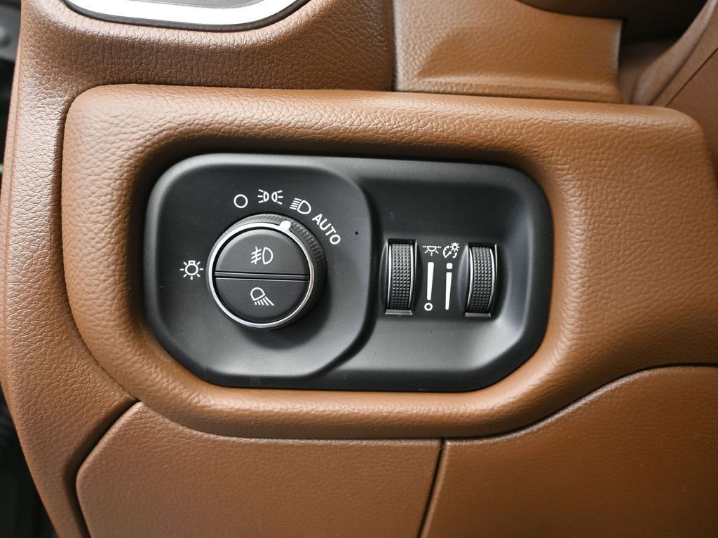 Used 2022 RAM 2500 Laramie w/ Body Color Bumper Group image 31