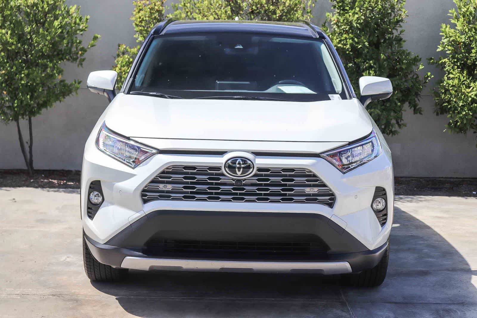 Used 2020 Toyota RAV4 Limited FWD video 2