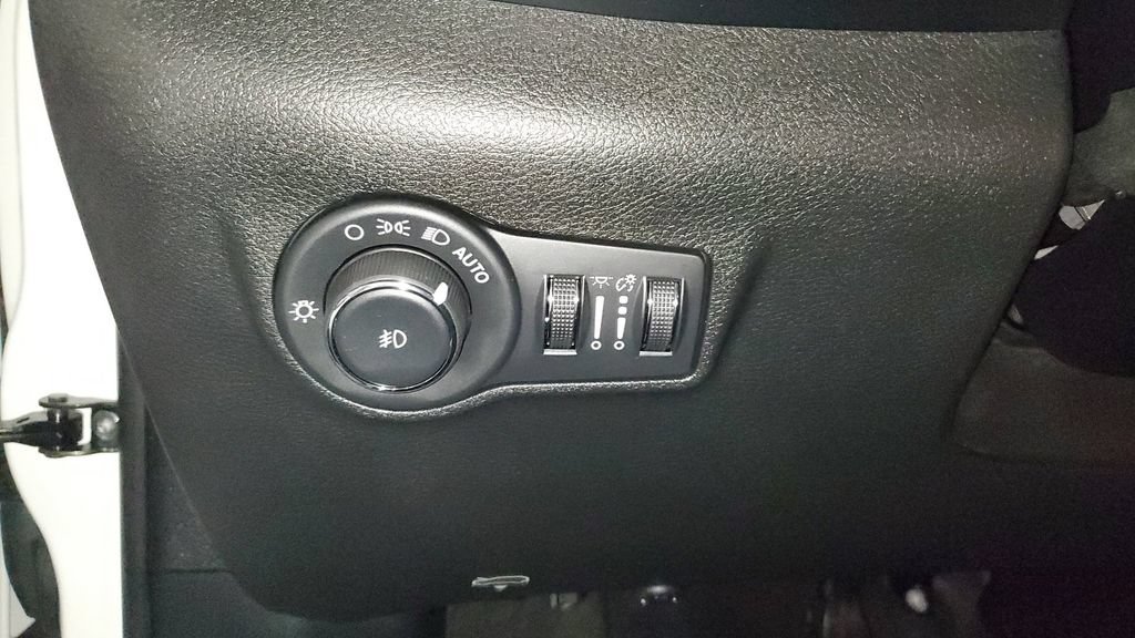 Used 2026 Jeep Compass Latitude AWD/4WD image 22