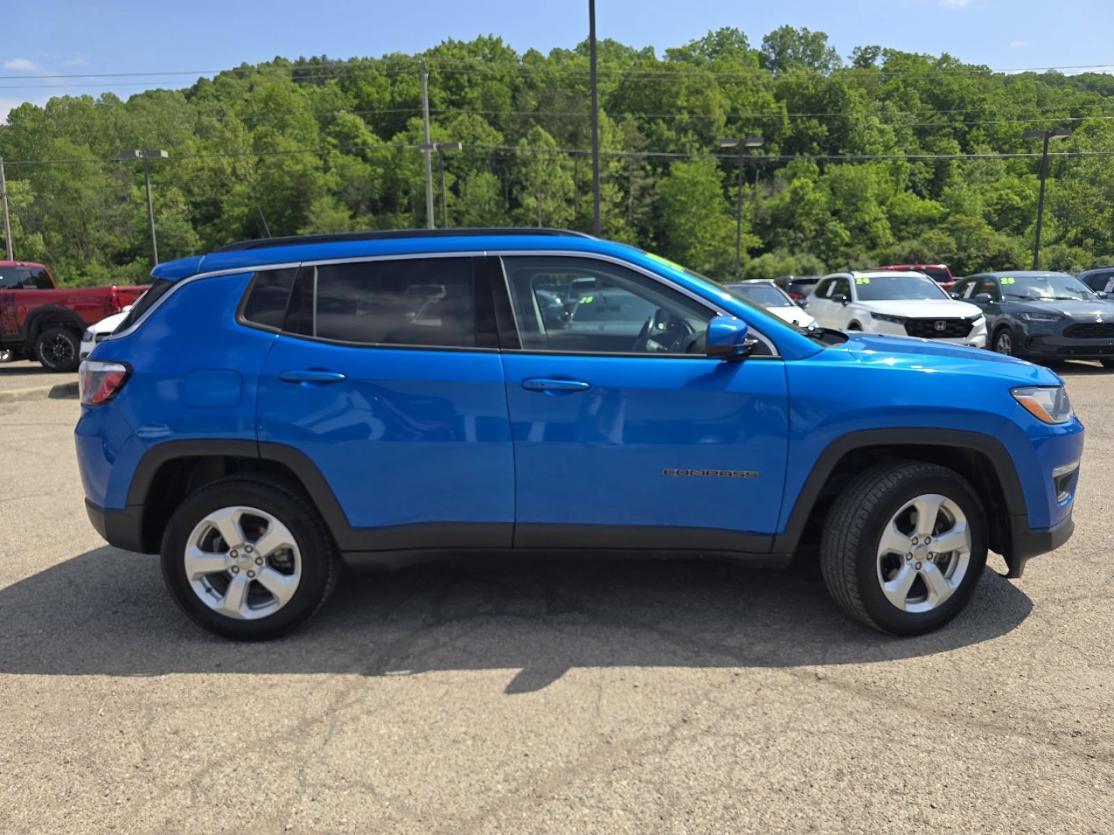 Used 2020 Jeep Compass Latitude w/ Cold Weather Group AWD/4WD image 17