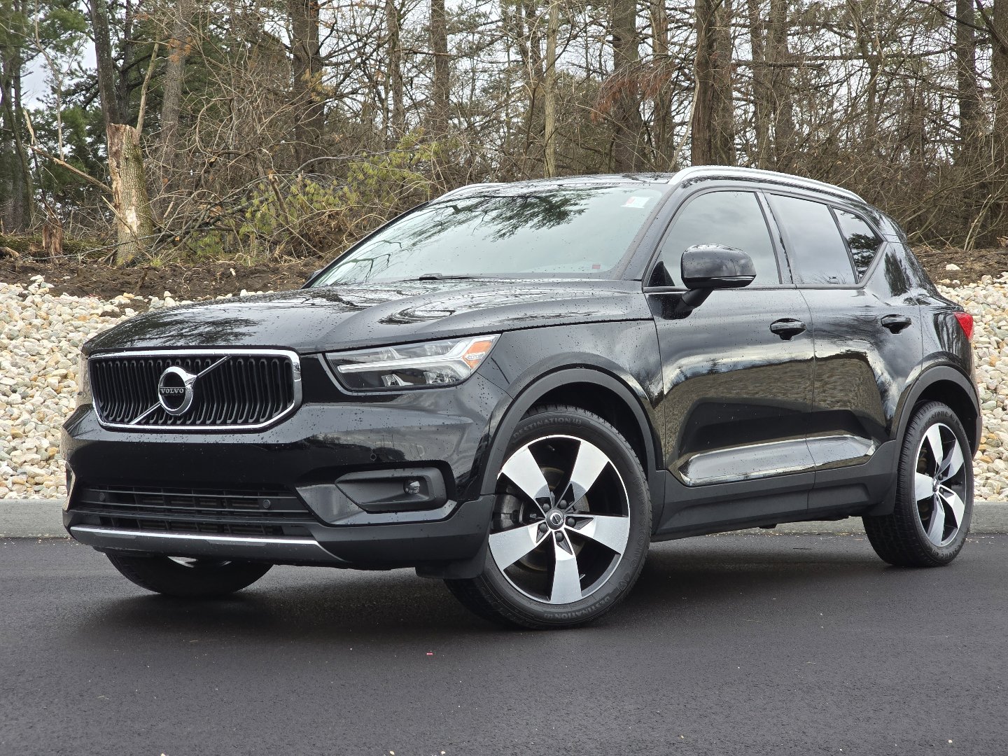 Used 2021 Volvo XC40 T5 Momentum w/ Premium Package image 2