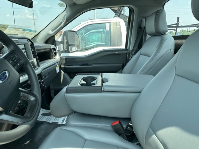 New 2025 Ford F550 4x4 Regular Cab Super Duty image 14