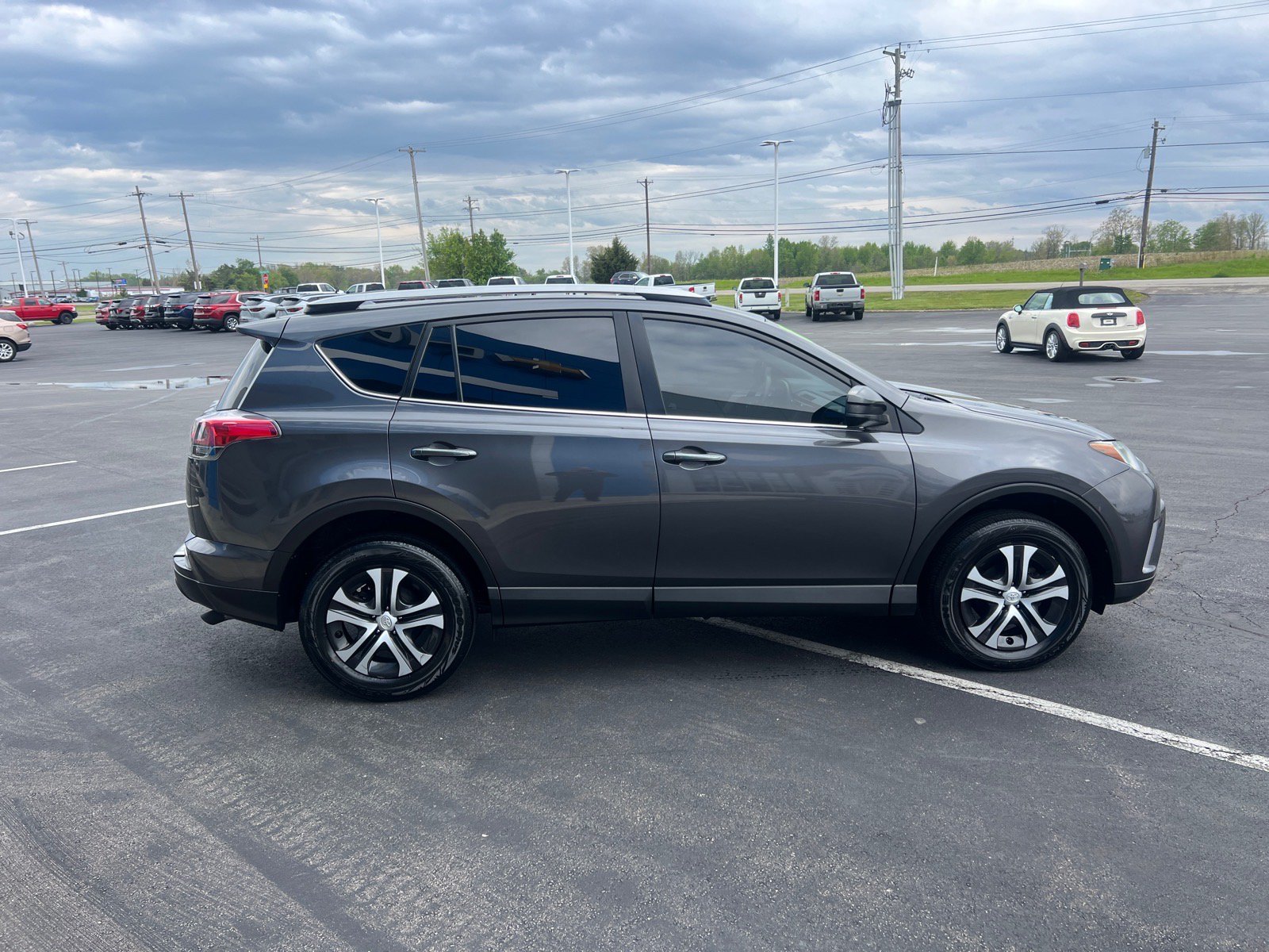 Used 2018 Toyota RAV4 LE w/ All Weather Liner Package FWD image 6