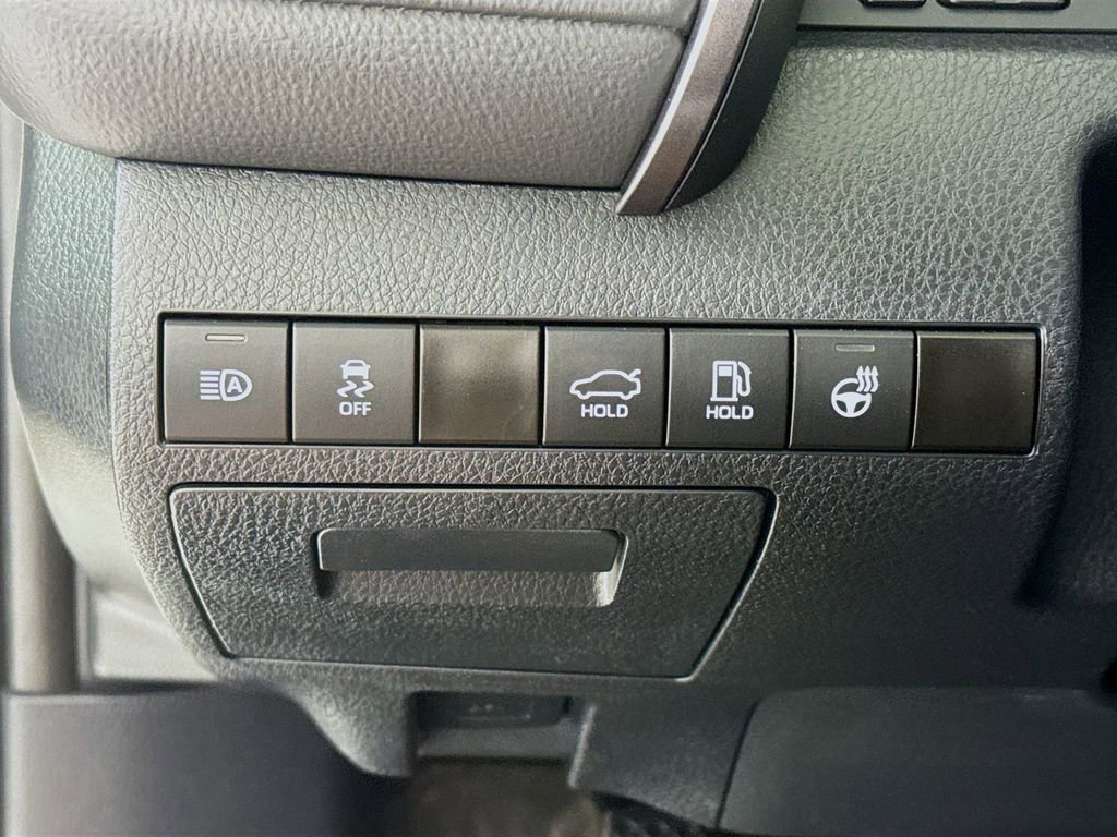 Used 2024 Toyota Camry SE FWD image 11