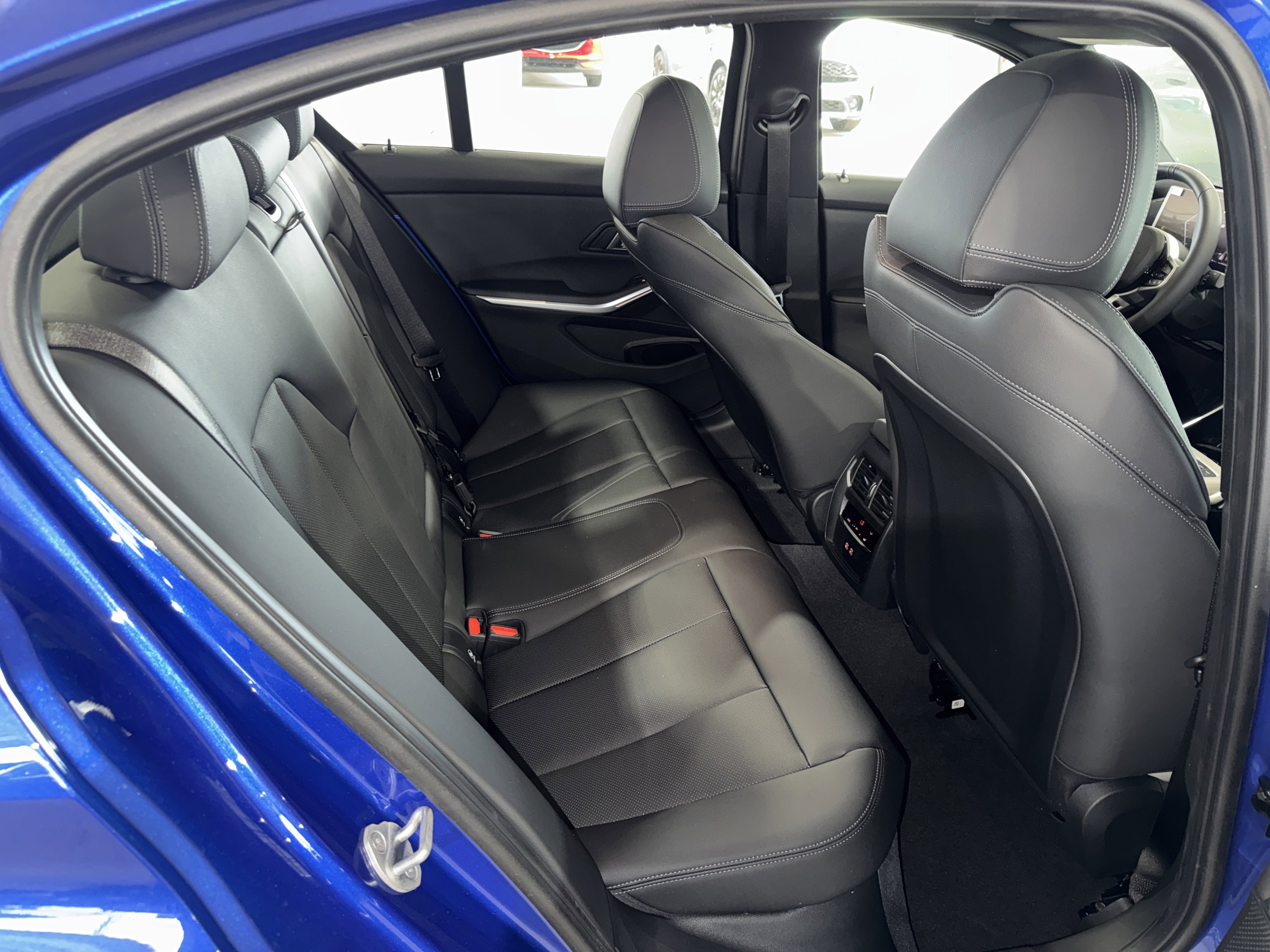 New 2026 BMW 330i Sedan w/ M Sport Package image 11