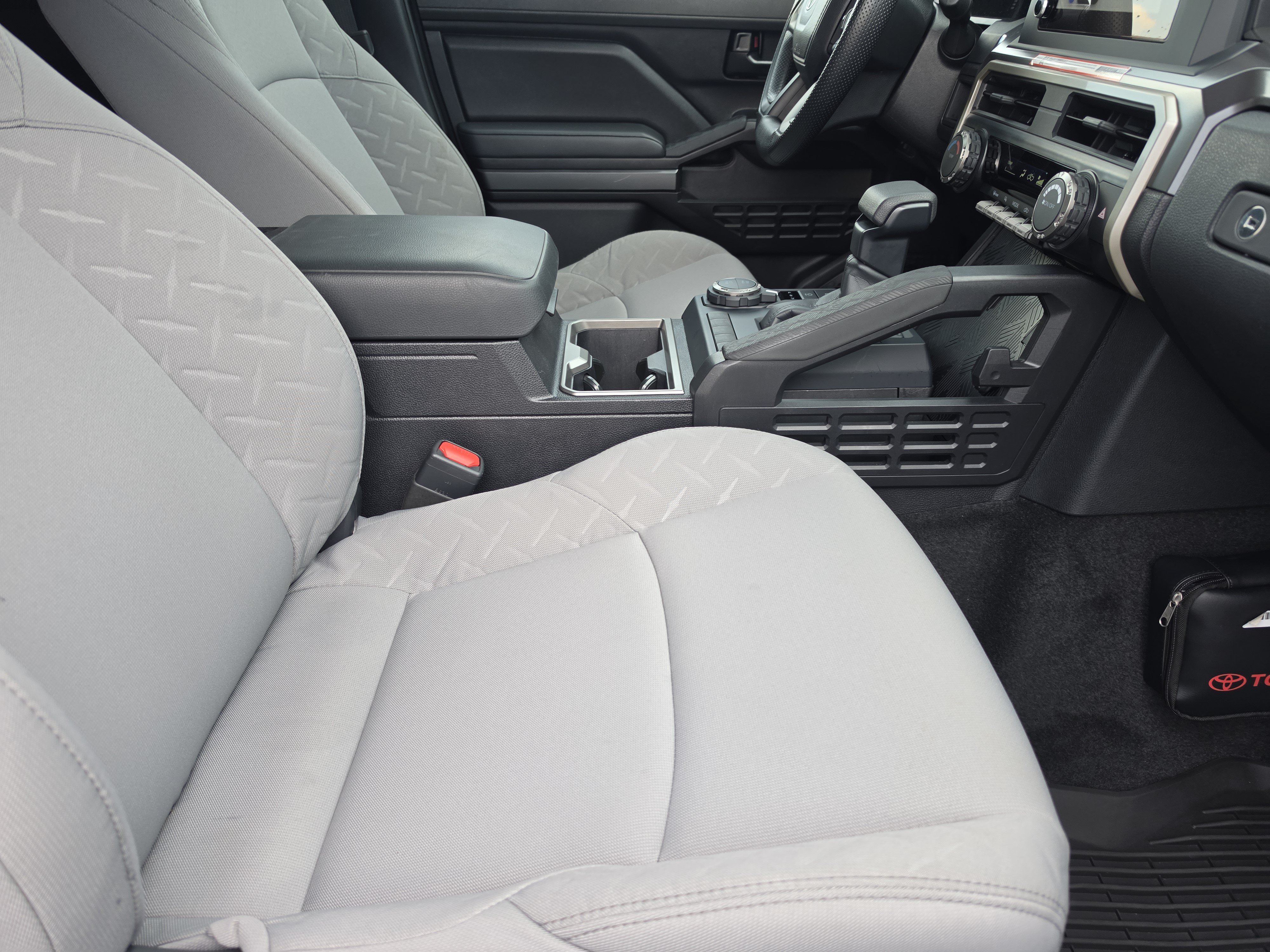 Certified 2025 Toyota Tacoma SR5 AWD/4WD image 12