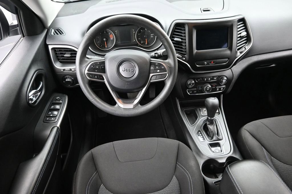 Used 2020 Jeep Cherokee Latitude FWD image 14