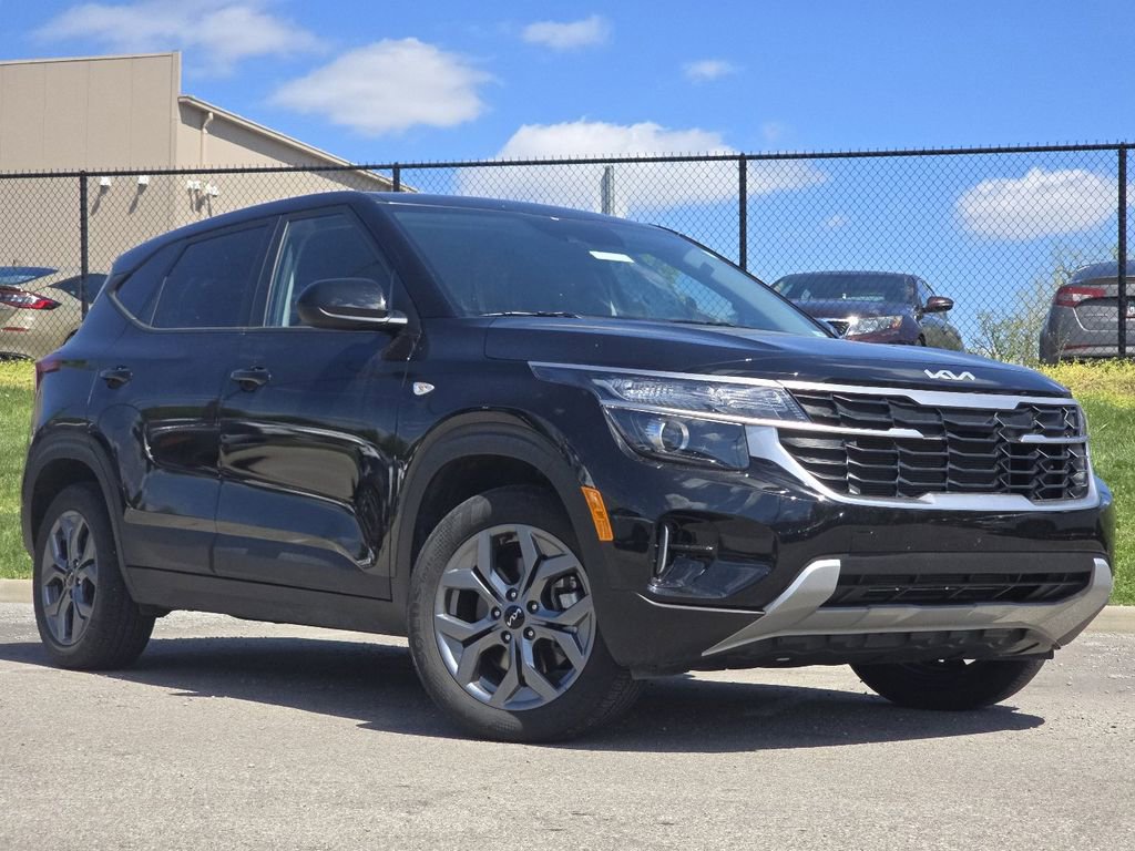 Used 2024 Kia Seltos LX AWD/4WD image 1