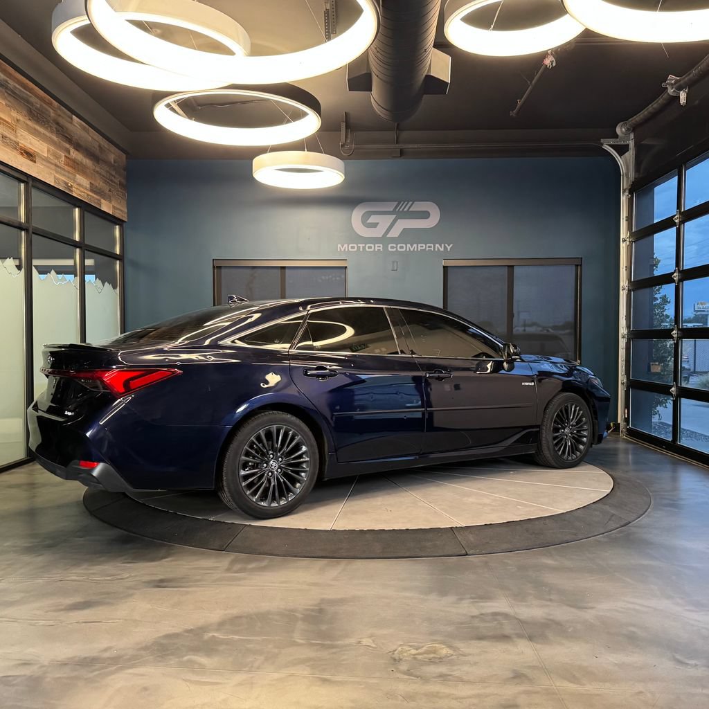 Used 2021 Toyota Avalon XSE FWD image 3
