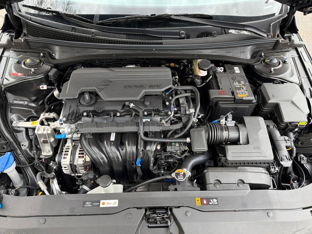 New 2025 Hyundai Elantra Limited image 23