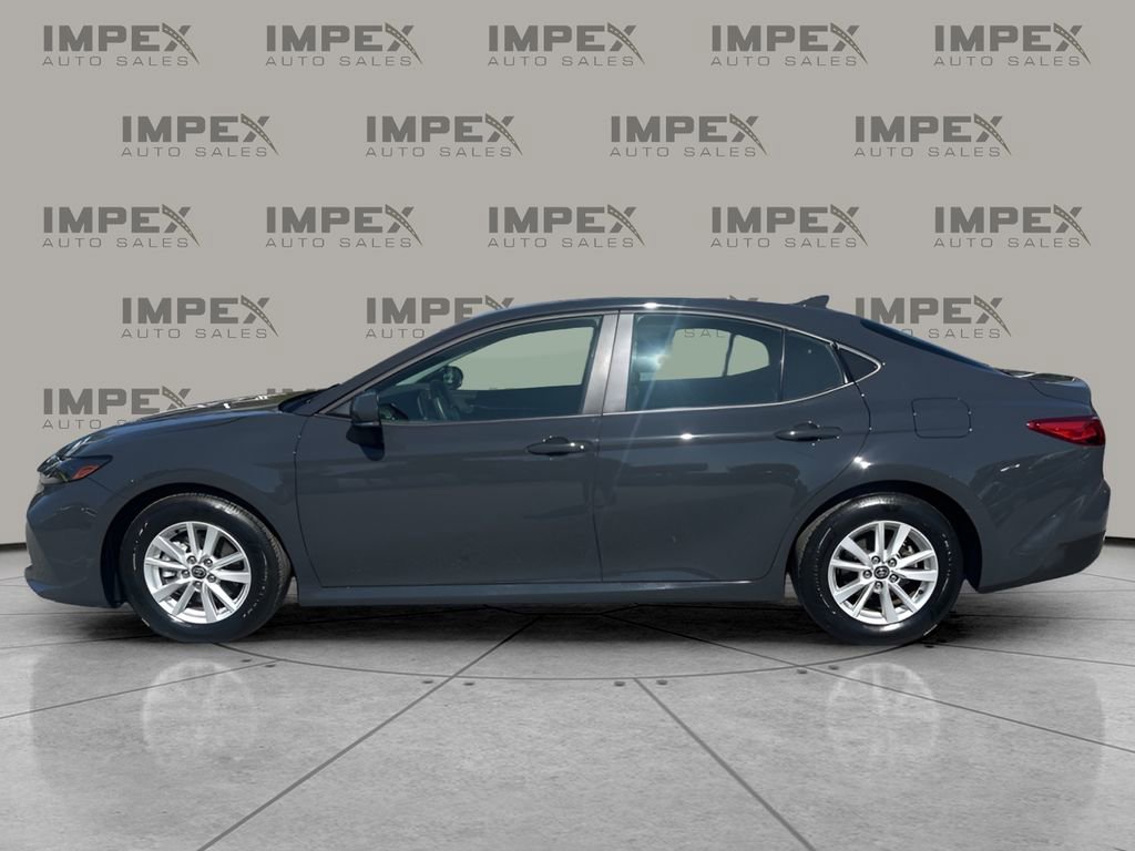 Used 2025 Toyota Camry LE image 2