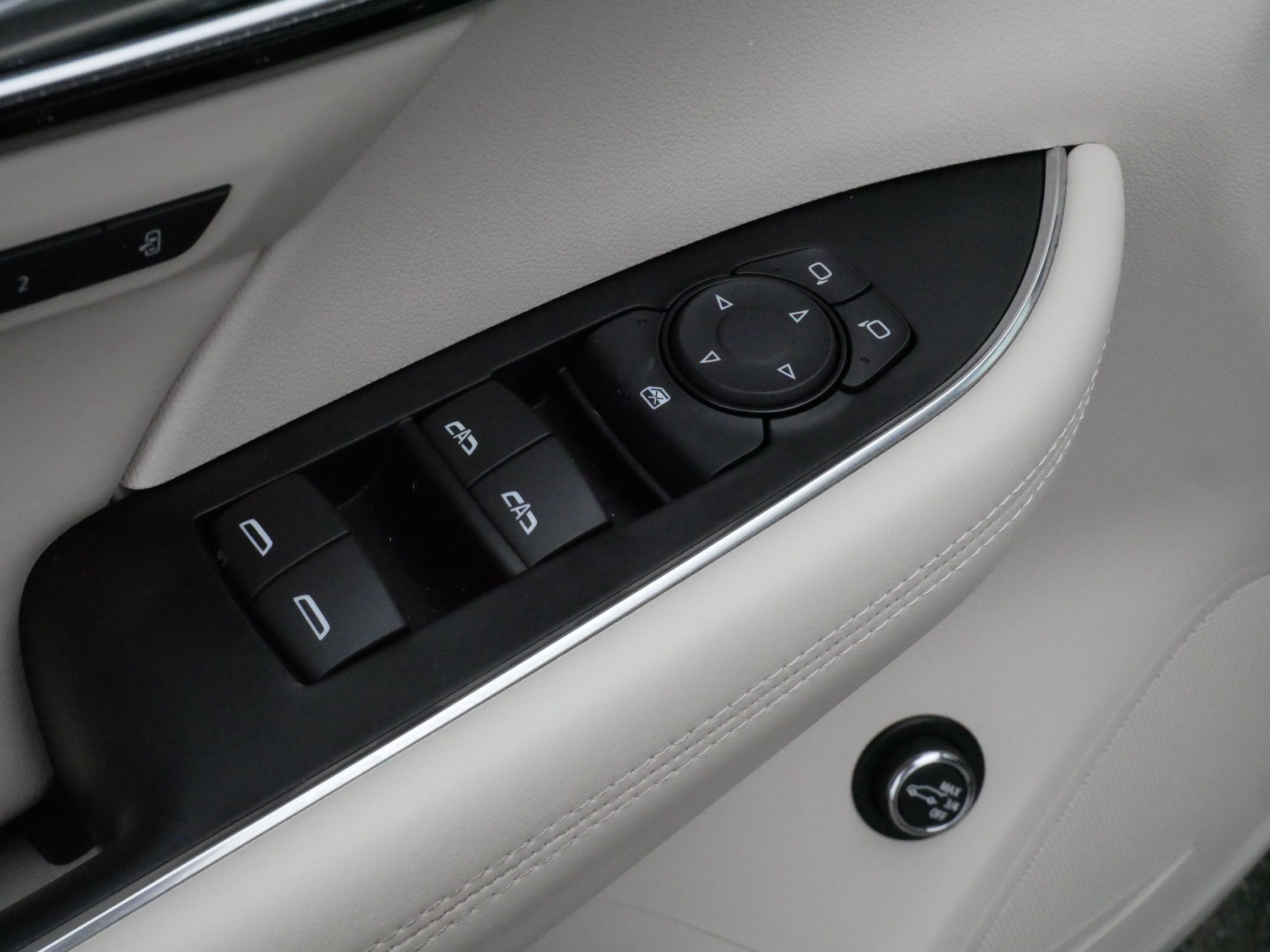 Used 2023 Buick Envision Essence AWD/4WD image 19
