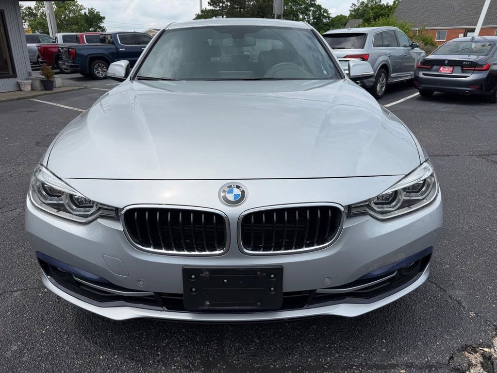 Used 2018 BMW 330i xDrive Sedan w/ Convenience Package AWD/4WD image 3