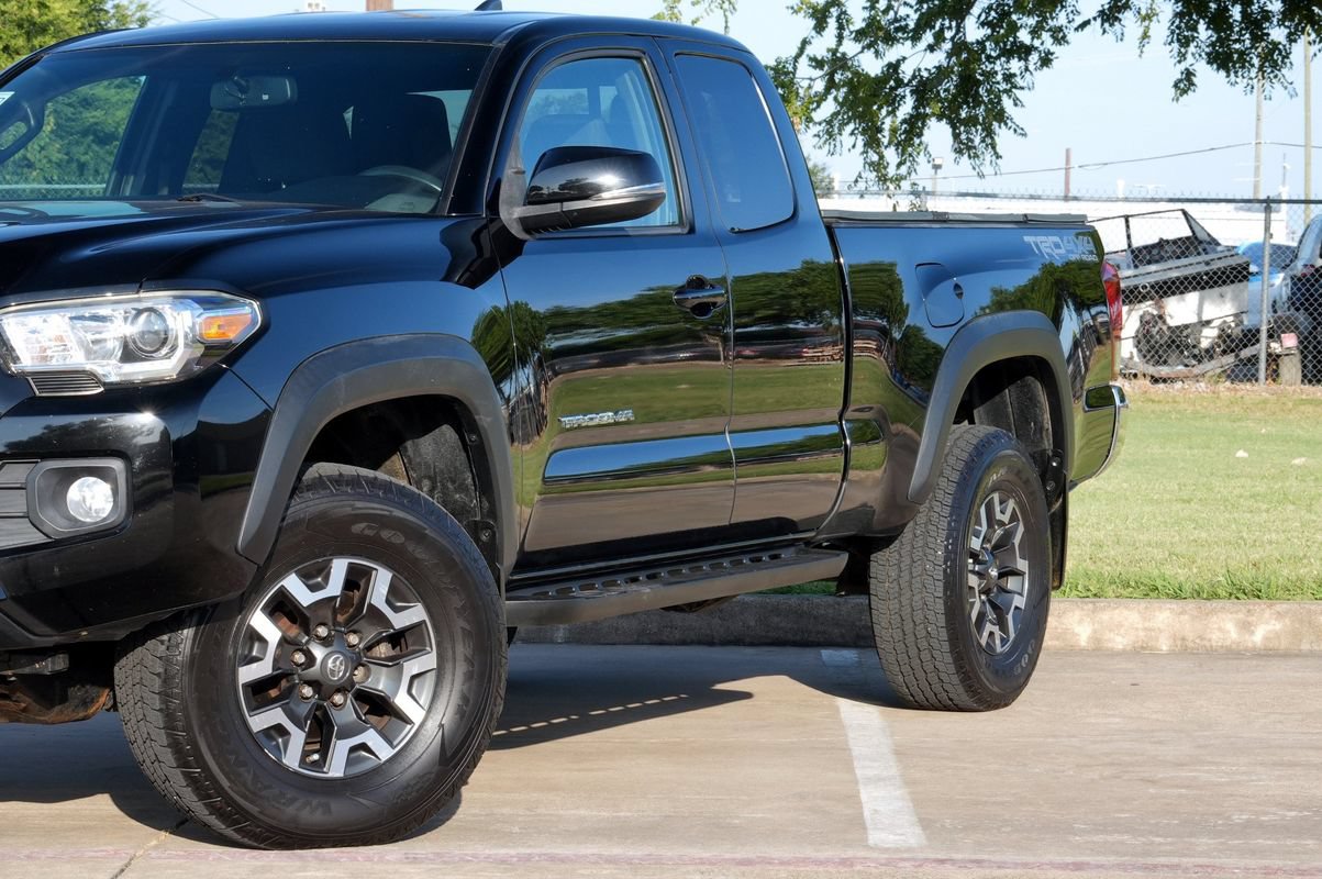 Used 2016 Toyota Tacoma TRD Off-Road AWD/4WD image 23