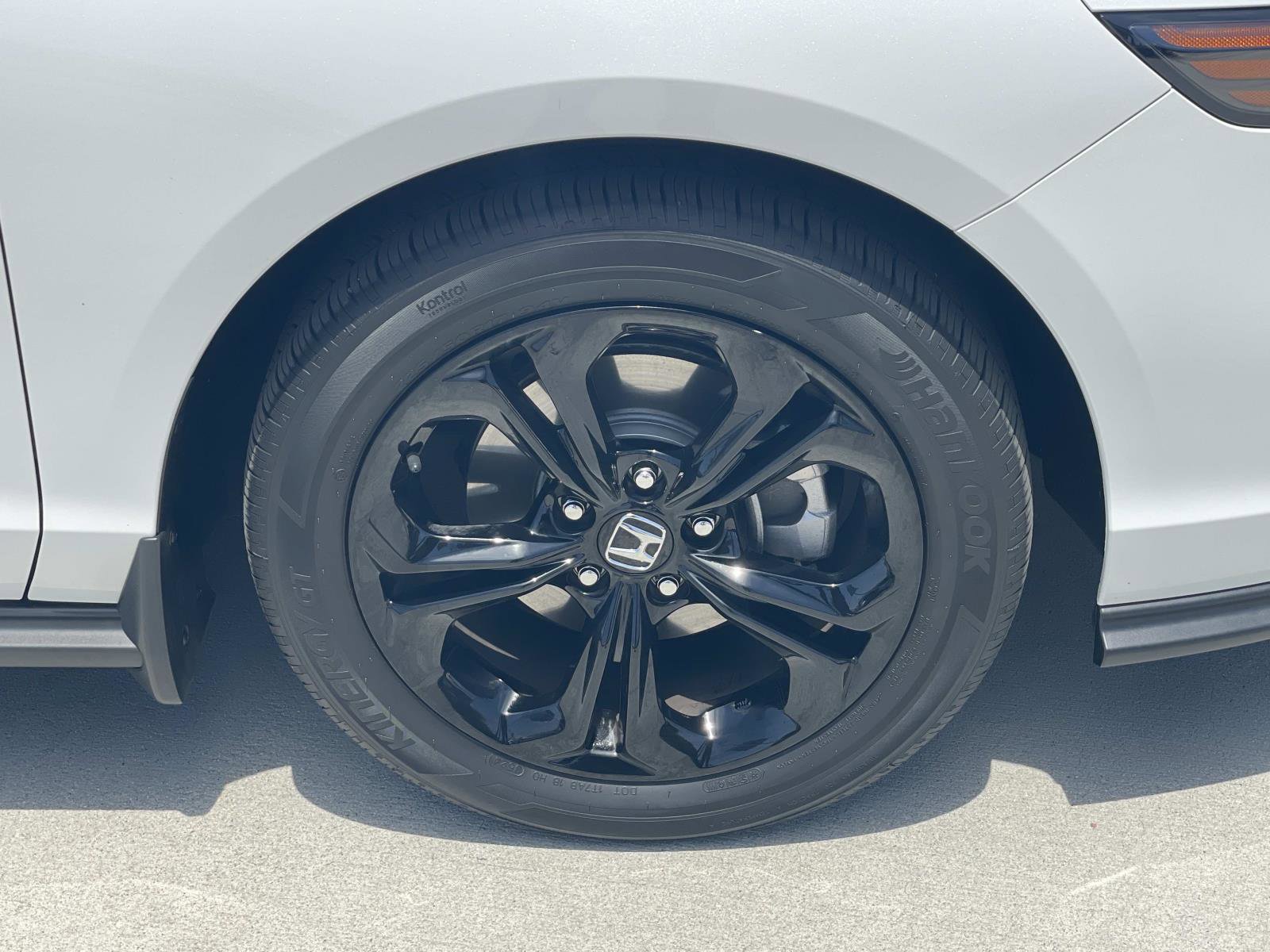 Used 2025 Honda Accord SE image 30