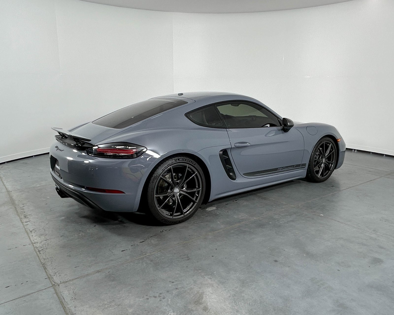 Used 2023 Porsche 718 Cayman image 7
