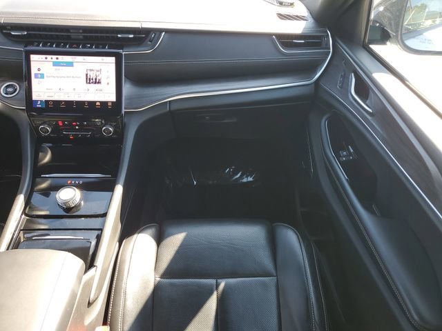 Certified 2022 Jeep Grand Cherokee Overland w/ Luxury Tech Group IV image 22