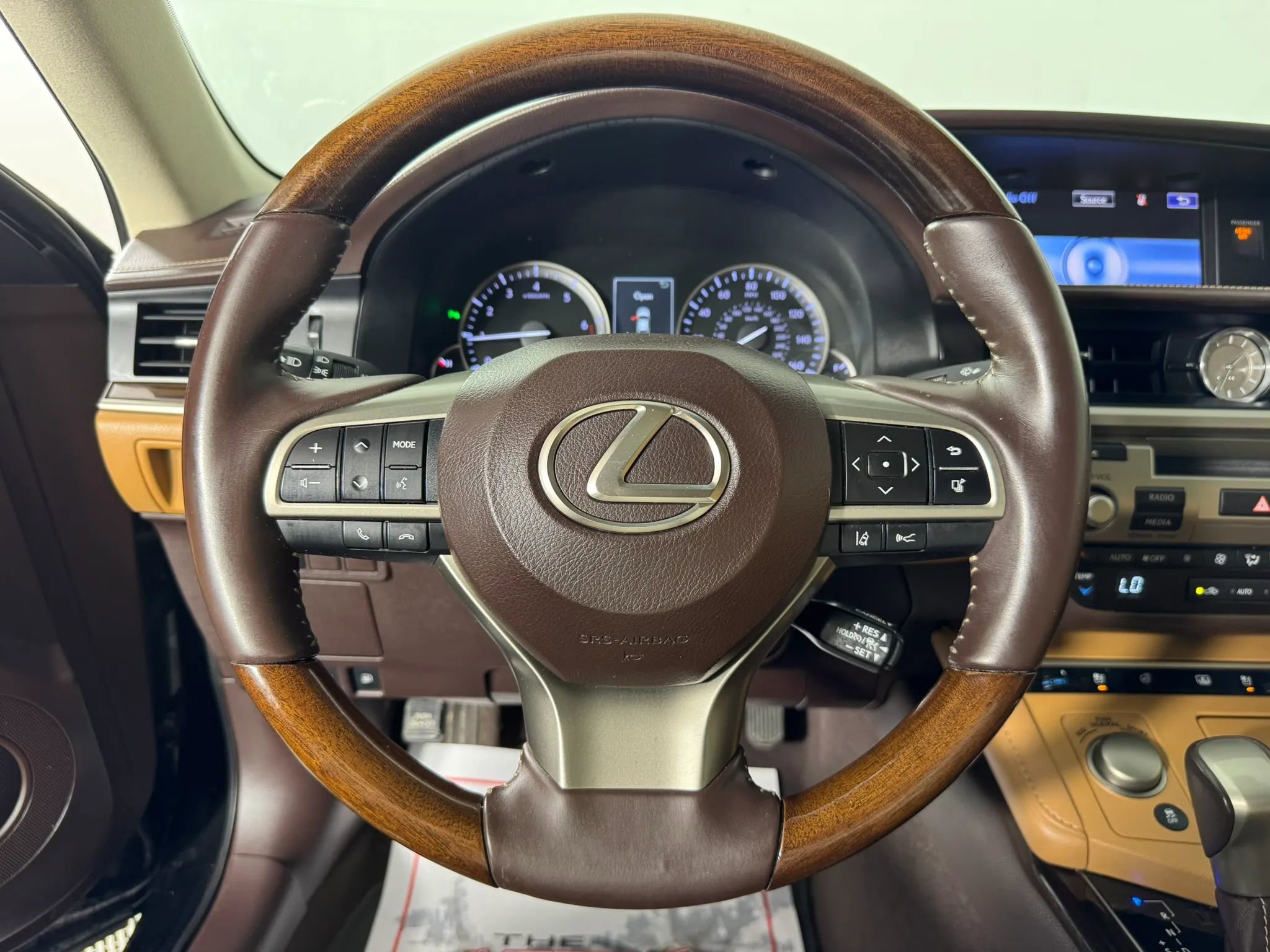 Used 2016 Lexus ES 350 w/ Luxury Package w/Wood Trim FWD image 10