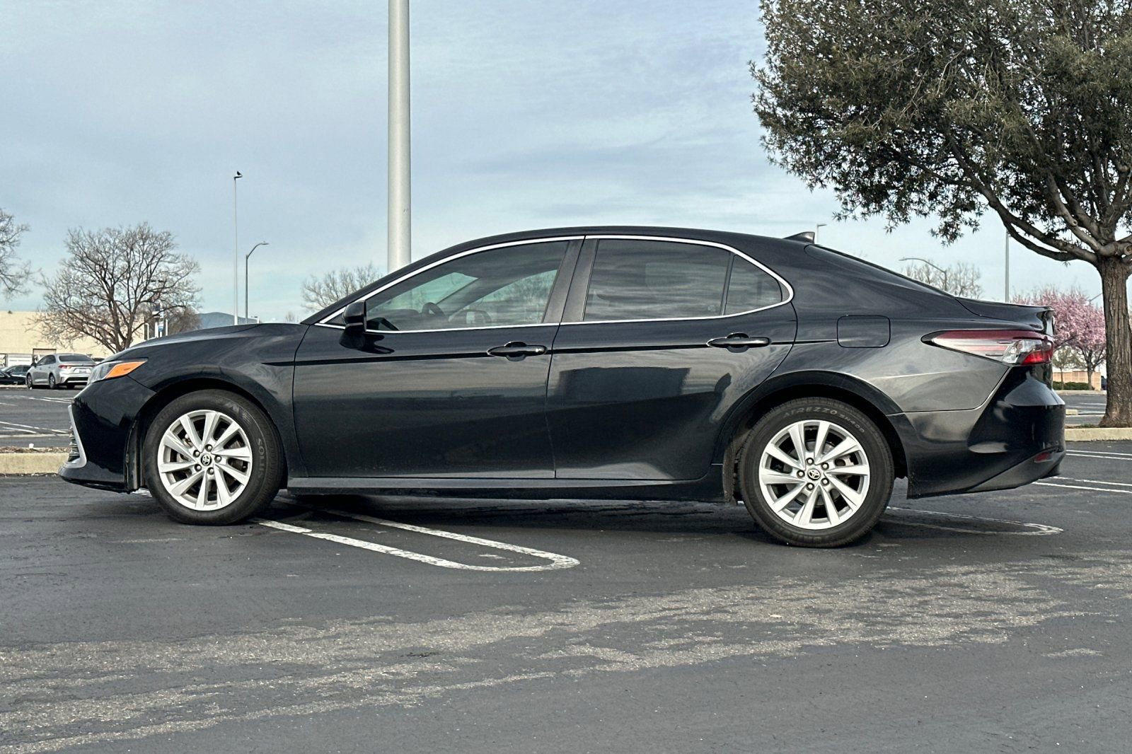 Used 2023 Toyota Camry LE image 7