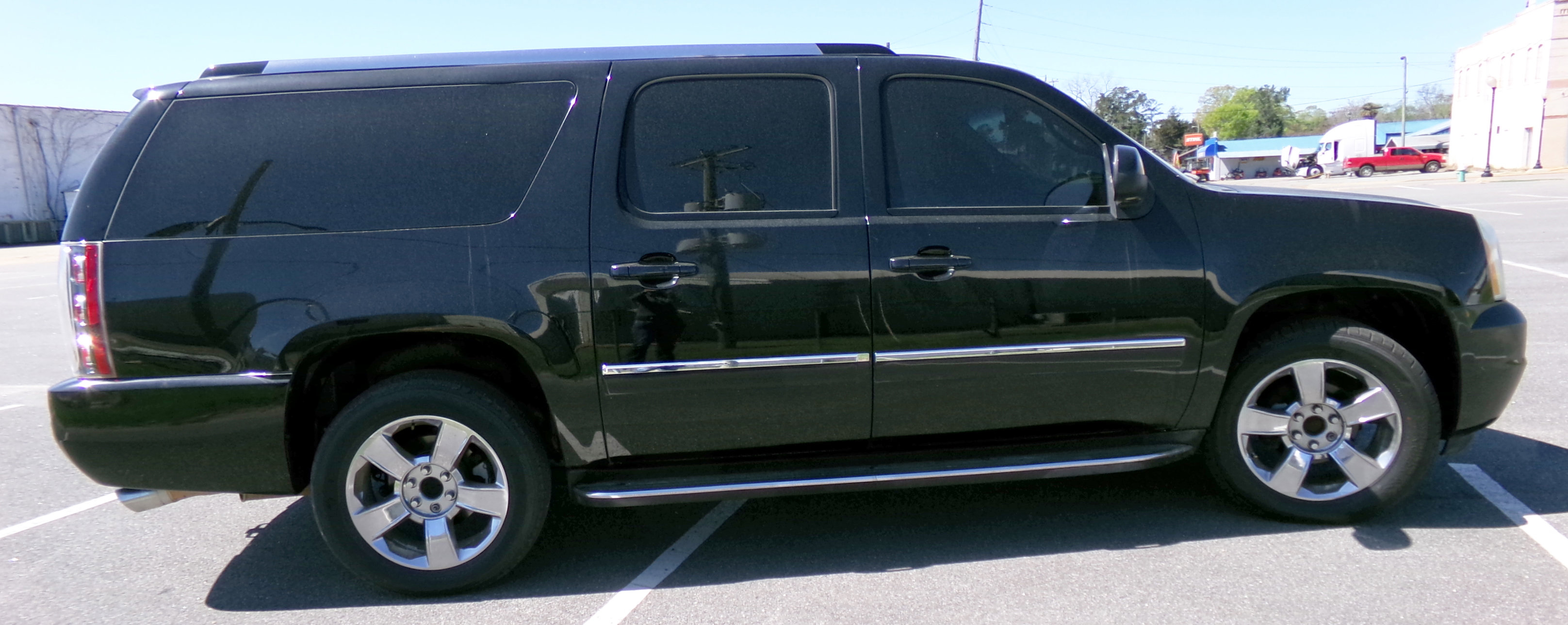 Used 2013 GMC Yukon XL Denali image 7