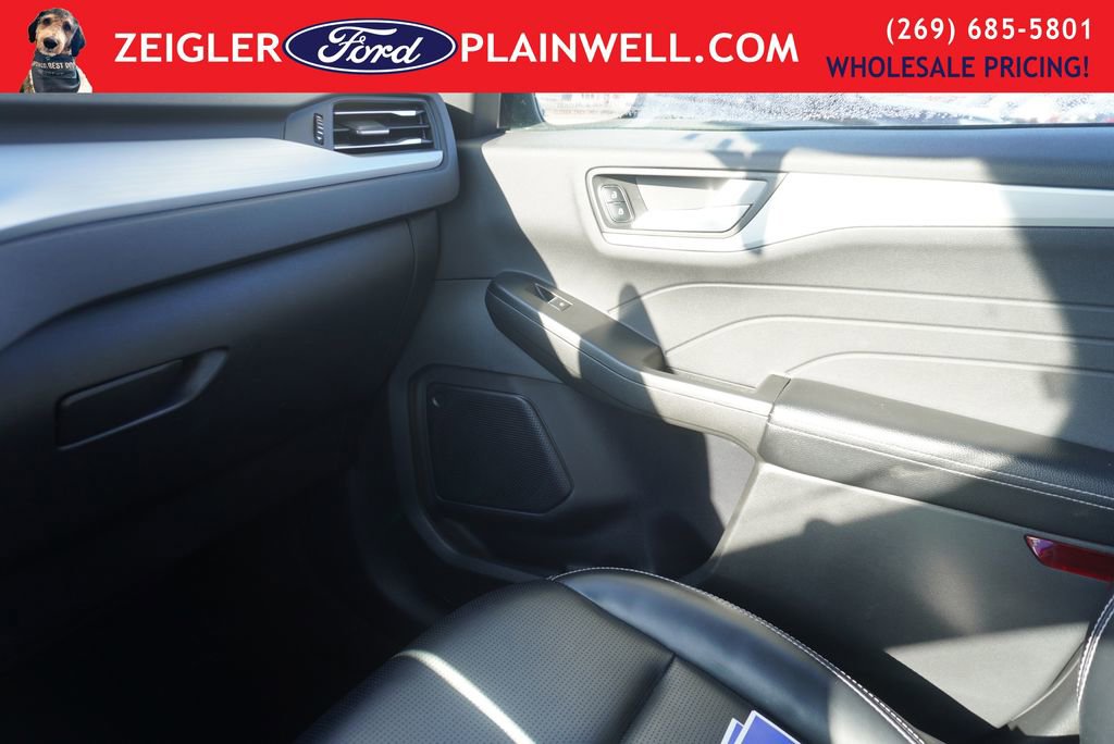Used 2024 Ford Escape Platinum image 35